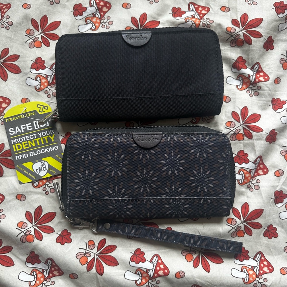 Travelon RFID blocking wristlets x2 NWT and used excellent condition